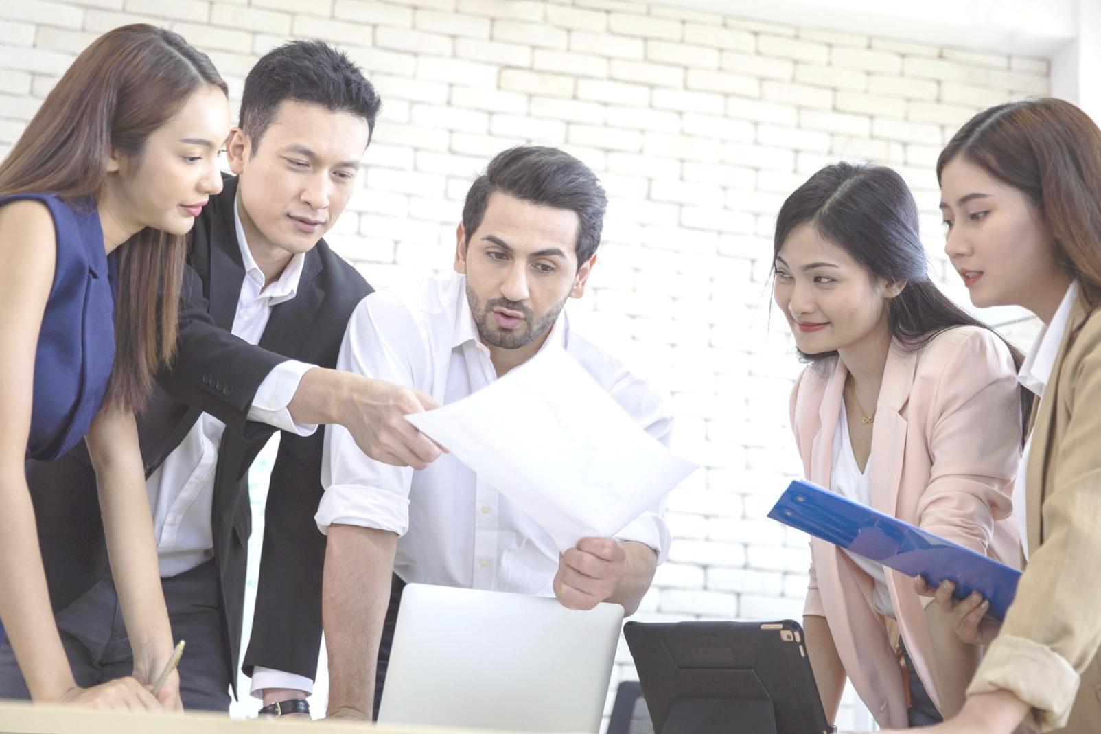 Formation en investissement émotionnel - Analystes financiers au travail
